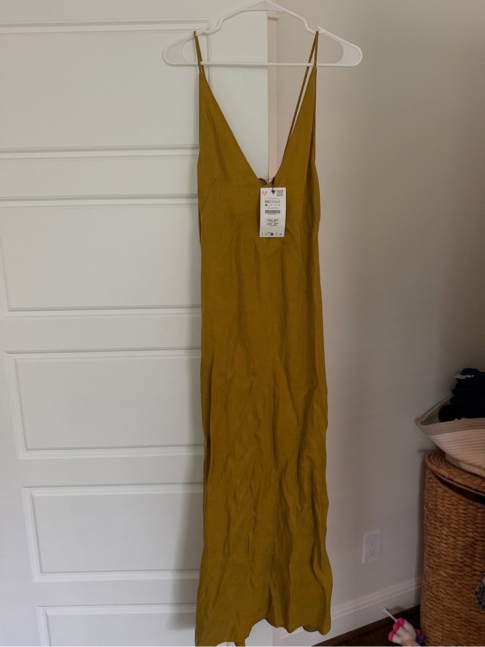 Zara Women's Olive Green Slip Dress with V-Neck